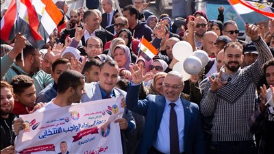 رئيس جامعة طنطا يتقدم مسيرات طلابية حاشدة للمشاركة فى الانتخابات الرئاسية (صور)
