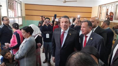 حازم عمر أثناء تفقد لجان بني سويف: الدولة تقف على مسافة واحدة من جميع المرشحين (فيديو)