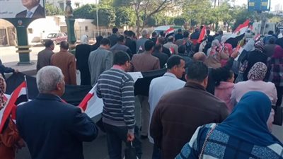 مسيرة لخريجي الأكاديمية الوطنية للتدريب بالبحيرة بالأعلام المصرية للحث للمشاركة بالانتخابات الرئاسية (صور)