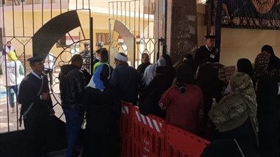 توافد الناخبين على اللجان قبل ختام اليوم الثاني بالأقصر (صور)