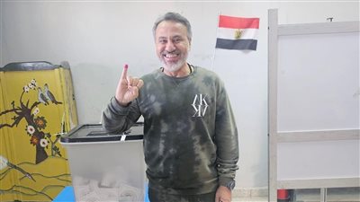 دنيا عبد العزيز وإيهاب فهمي يدليان بصوتيهما في الانتخابات الرئاسية
