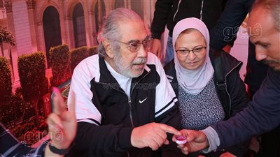 صبري عبد المنعم يدلي بصوته في انتخابات الرئاسة (صور) 