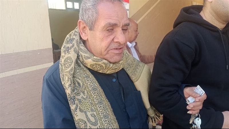 مسن كفيف، فيتو