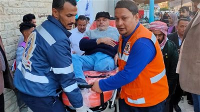 الإسعاف تستجيب لمواطن طلب نقله للإدلاء بصوته الانتخابي في مطروح (صور)