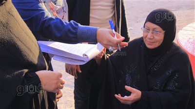 استمرار توافد المواطنين على اللجان الانتخابية في ثاني أيام الانتخابات بمطروح (صور)