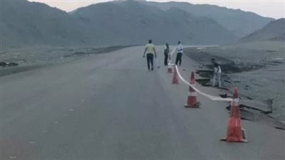 غلق طريق مرسى علم - إدفو أمام حركة السيارات بسبب السيول 