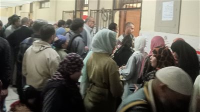 إقبال كثيف بعد انتهاء فترة الراحة من كبار السن وذوي الهمم بالخصوص (صور)