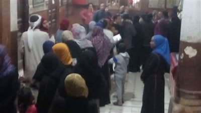 إقبال كثيف للسيدات في مدرسة داود تكلا الثانوية بقنا للإدلاء بأصواتهن (صور) 