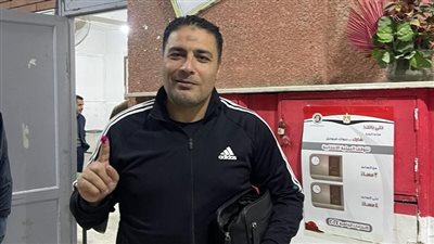 مدرب المقاولون العرب يدلي بصوته في الانتخابات الرئاسية بمدينة نصر
