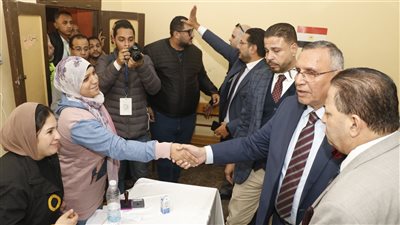 عبد السند يمامة يجري جولات في اللجان الانتخابية بالقاهرة (صور)