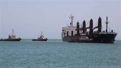 البحرية البريطانية تعلن عن حادث أمني في باب المندب، ويمنيون يتحدثون عن انفجارات ضخمة