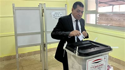 رئيس محكمة استئناف القاهرة يدلي بصوته في الانتخابات الرئاسية (صور)