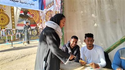 بجلباب رجالي وشال، فتاة التروسيكل في الأقصر تشارك بالانتخابات الرئاسية (صور)