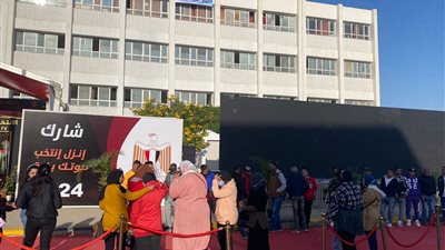 طوابير أمام اللجان قبل فتح باب التصويت بالتجمع الخامس (فيديو وصور)