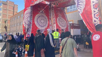 إقبال كثيف بأسوان على اللجان الانتخابية وشباب يساعدون الناخبون لمعرفة لجانهم (صور)