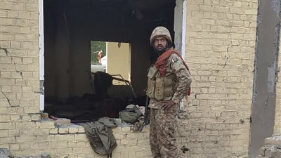 مقتل 6 من الشرطة وإصابة 25 بهجوم انتحاري على مركز أمني في باكستان 