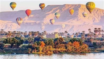 تحليق 38 رحلة بالون طائر بسماء الأقصر