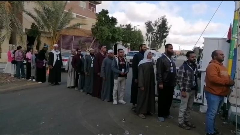 توافد الناخبين على