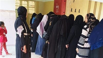 لطوابير ممتدة، توافد الناخبين للإدلاء بأصواتهم في ثالث أيام الاقتراع بقوص (صور)