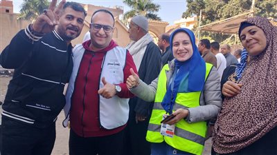  حملة بشبابها بكفر الشيخ تقدم المساعدة للناخبين فى المقار الانتخابية ( صور)