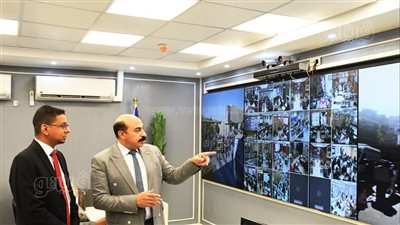 محافظ أسوان يتابع سير الانتخابات الرئاسية بمركز شبكة الطوارئ (فيديو وصور)