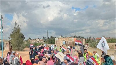 مساعدة المسنات وذوي الهمم، أبرز المشاهد في اليوم الثالث للانتخابات الرئاسية بالإسكندرية (صور) 