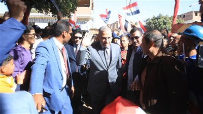 محافظ سوهاج يتفقد لجان الانتخابات بمراكز البلينا وجرجا والمنشاة وطهطا وطما (صور)