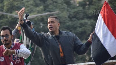 من أعلى أتوبيس مكشوف، حسن شاكوش يشعل حماس الناخبين بالعجوزة (صور) 