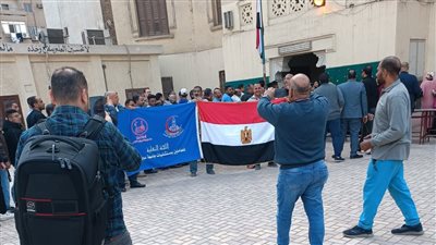 المئات يواصلون التوافد للمشاركة في الانتخابات الرئاسية بالعباسية (صور)