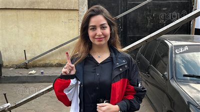 هبة مجدي تدلي بصوتها في الانتخابات الرئاسية (صور) 