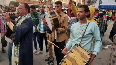 مزمار وطبل بلدي أمام لجنة في دمنهور ثالث أيام انتخابات الرئاسة (فيديو وصور)