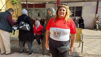 مواطنة تسافر من الإسكندرية إلى الجيزة للإدلاء بصوتها في انتخابات الرئاسة(فيديو)
