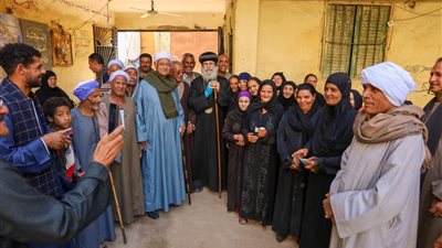 أهالي نقادة يحتفلون بالتصويت في الانتخابات الرئاسية بقنا (صور)