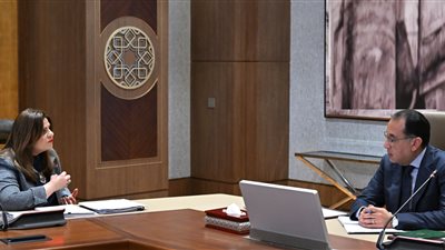 الحكومة تناقش مقترح إنشاء المركز الإقليمي للهجرة لتأهيل الشباب علي العمل بالخارج 