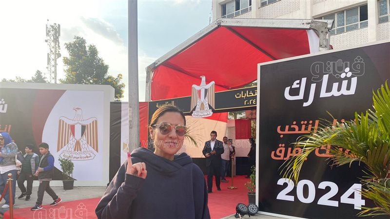 الفنانة مي كساب 