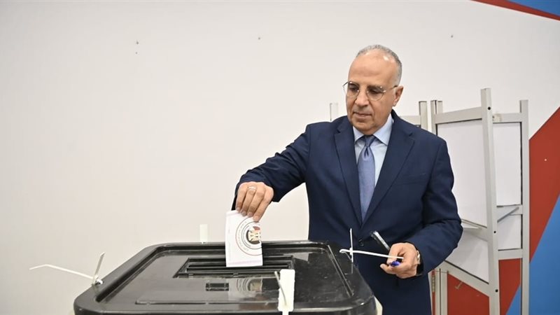 وزير الري يدلى بصوته