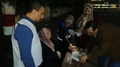 مستشارة بلجنة الشهيد خالد الطوخي تخرج لمسنة للإدلاء بصوتها في المنصورة 