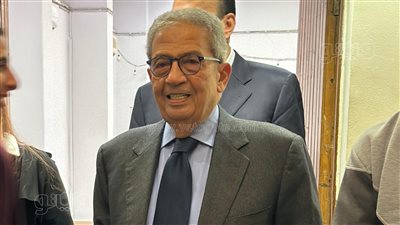 عمرو موسى يدلي بصوته في انتخابات الرئاسة بلجنة كلية الفنون الجميلة بالزمالك 