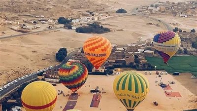 464 سائحا على متن 27 رحلة بالون طائر بسماء الأقصر