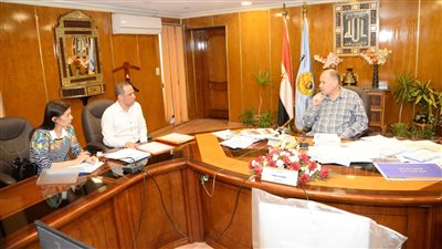 محافظ أسيوط يؤكد اتخاذ الإجراءات القانونية لتعظيم الإيرادات وترشيد الإنفاق