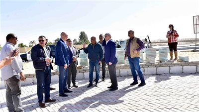 محافظ الأقصر يتابع العمل بمحور سمير فرج