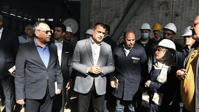 وزير الإنتاج الحربي يتفقد شركتي حلوان للمسبوكات والصناعات الهندسية