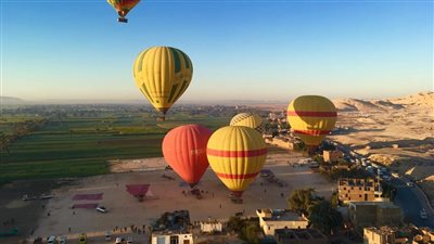 الأقصر تتزين بـ 18 رحلة بالون طائر