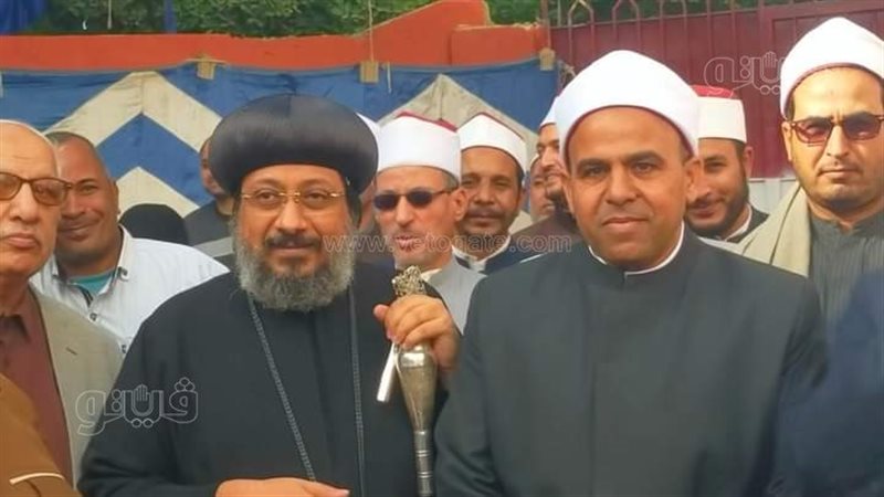 مدير الأوقاف وأسقف