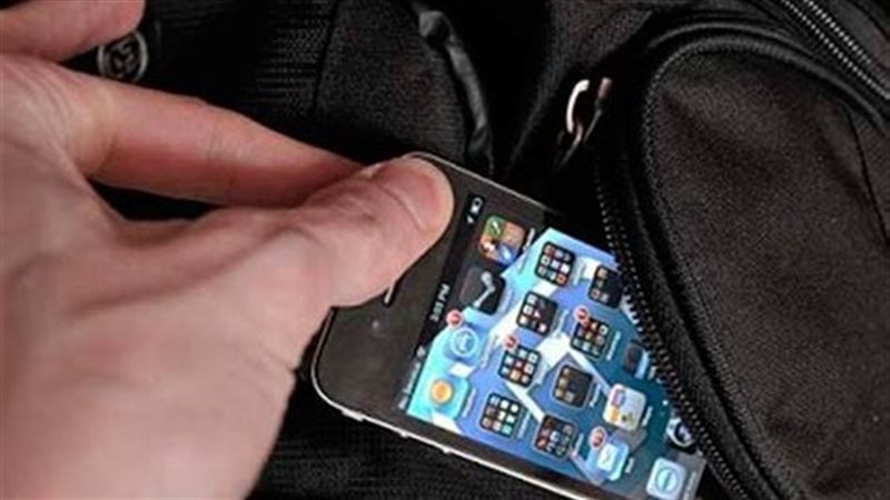 إبتز فتاة بنشر صورها