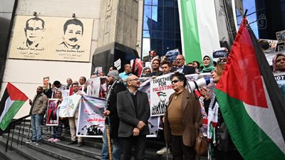 تفاصيل وقفة الصحفيين الاحتجاجية لإيقاف العدوان على غزة (صور)