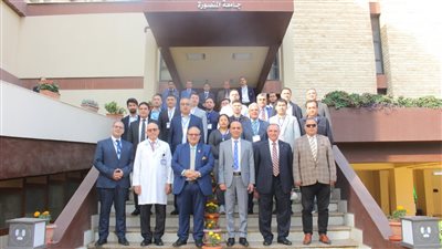 15 طبيبًا مِن دول الكومنولث يشاركون بدورة تدريبية بجامعة المنصورة