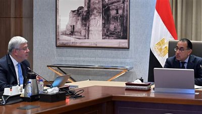 الدكتور أيمن عاشور يستعرض الجهود المبذولة فى ملف التعليم العالى والبحث العلمى مع رئيس الوزراء