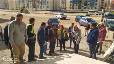 رئيس صندوق الإسكان الاجتماعي ومسؤولو المجتمعات العمرانية يتفقدون مشروع العمارة الخضراء بحدائق العاصمة 