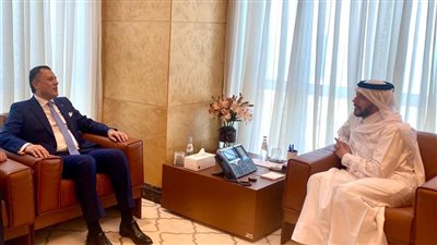 وزير السياحة يعقد لقاء مع رئيس رابطة رجال الأعمال القطريين